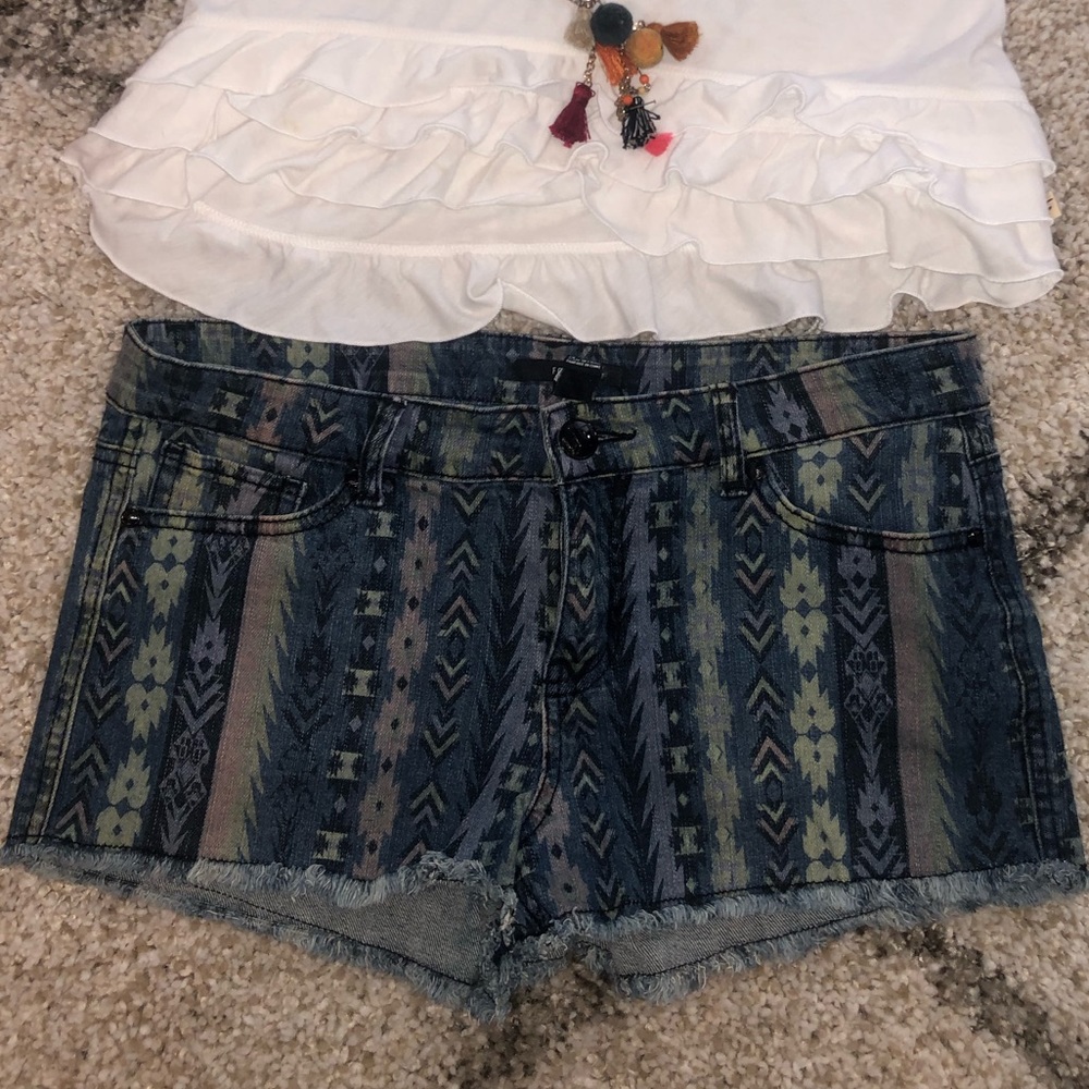 Beautiful Stretch jeans short.